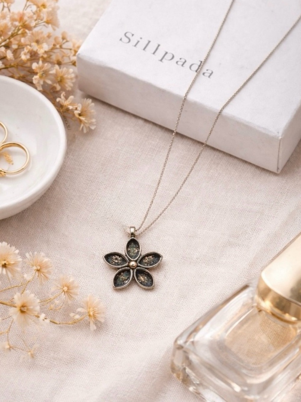 Silpada N1276 Retired Sterling Silver Oxidized Daisy Flower Pendant Necklace 925